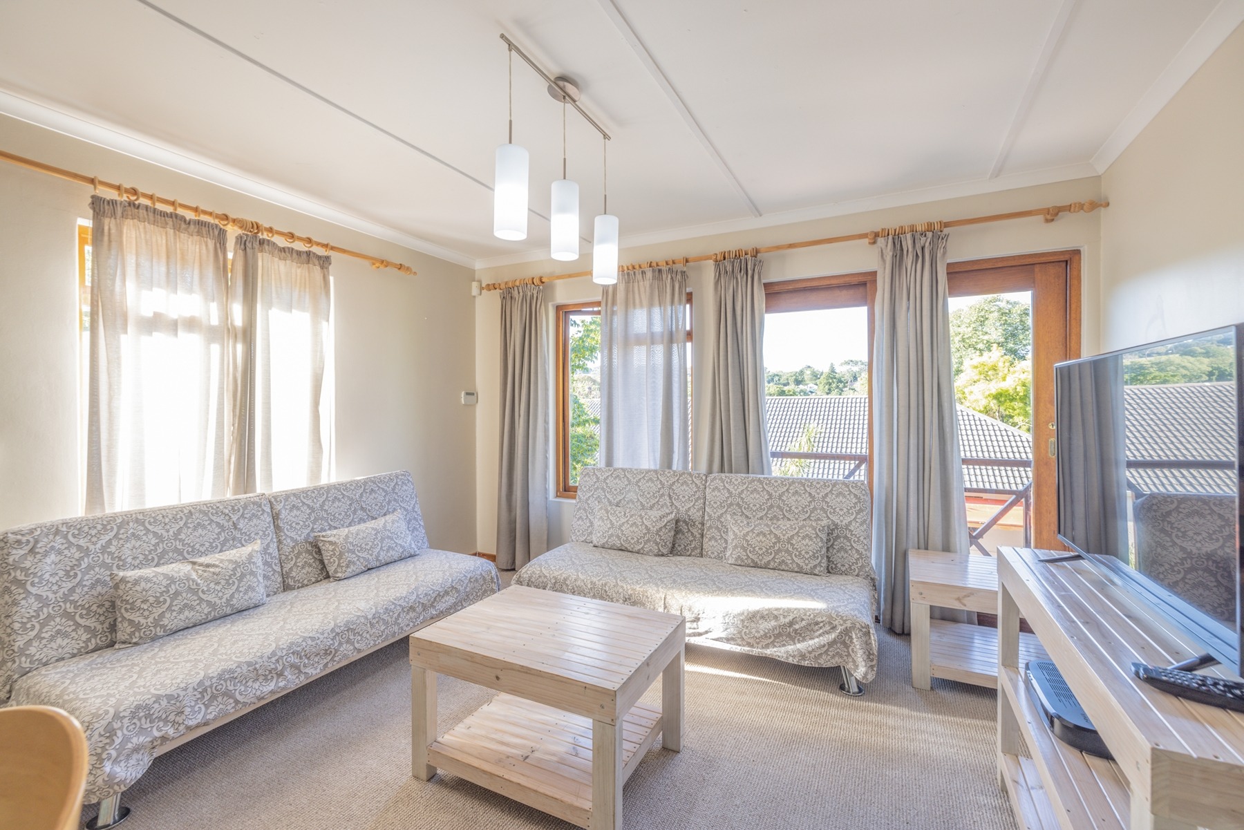 3.flatlet_lounge.jpg Flatlet lounge