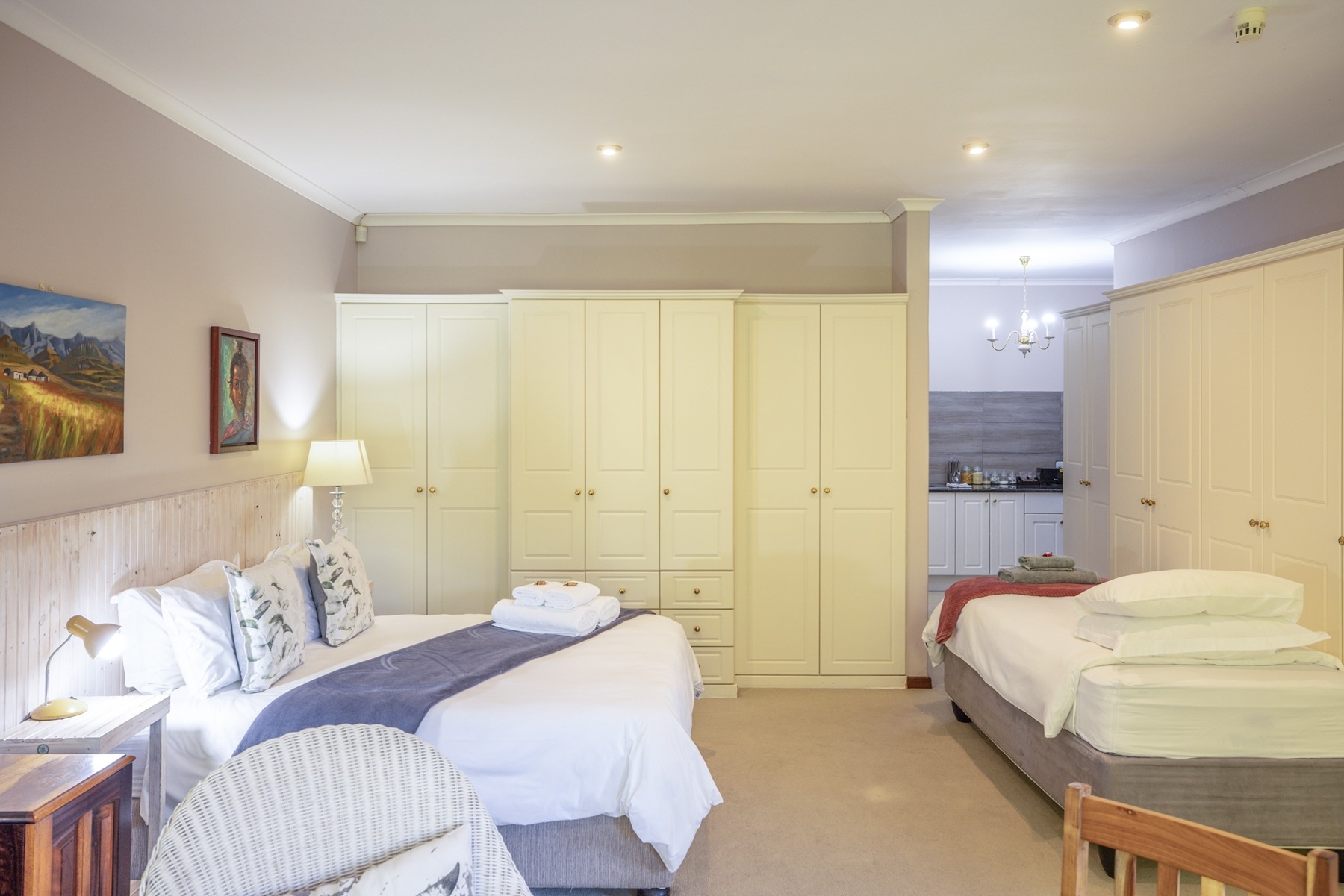 5.annexe_queen_and_single_beds.jpg Annexe queen and single beds