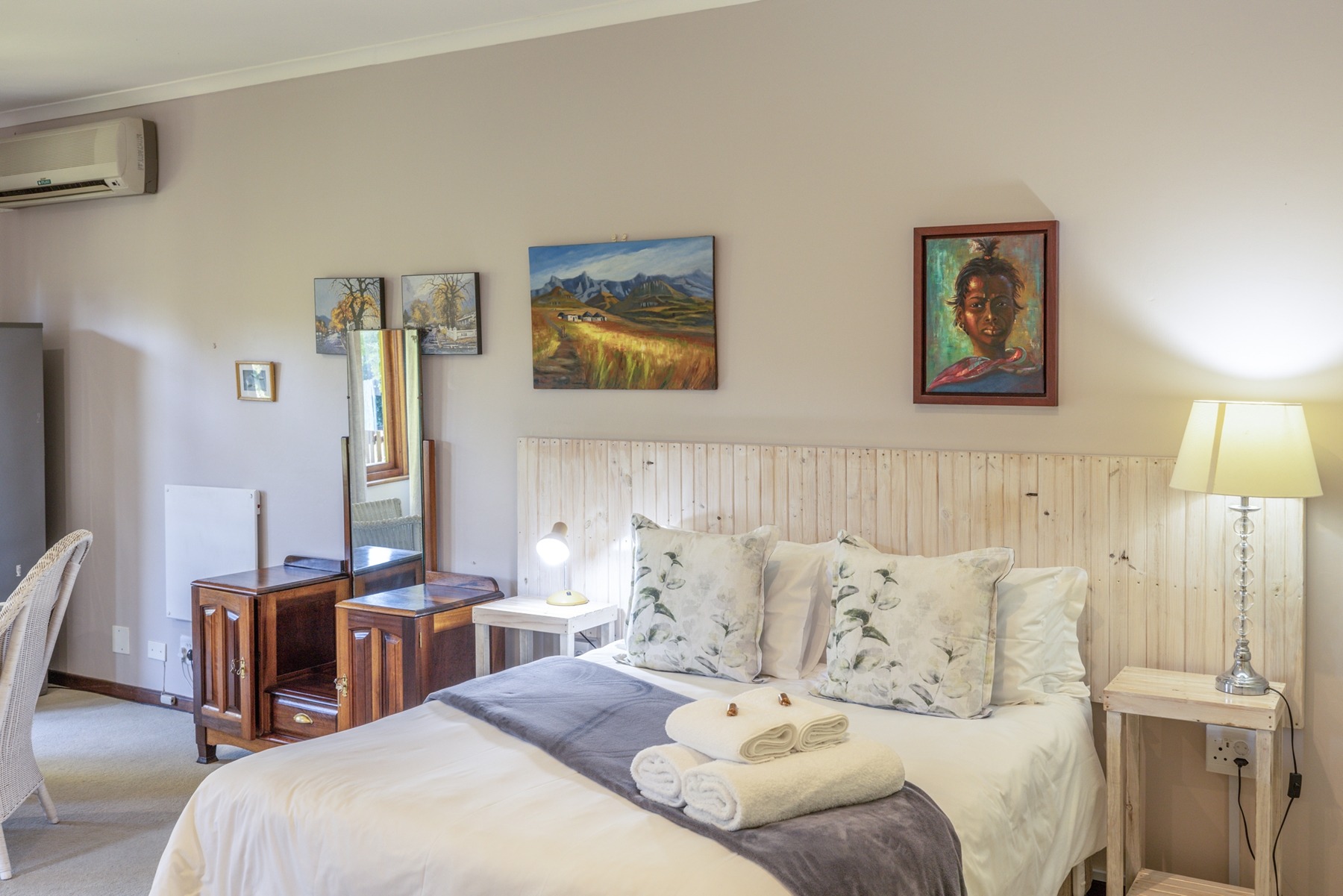 6.annexe_queensize_bed.jpg Annexe queen-size bed