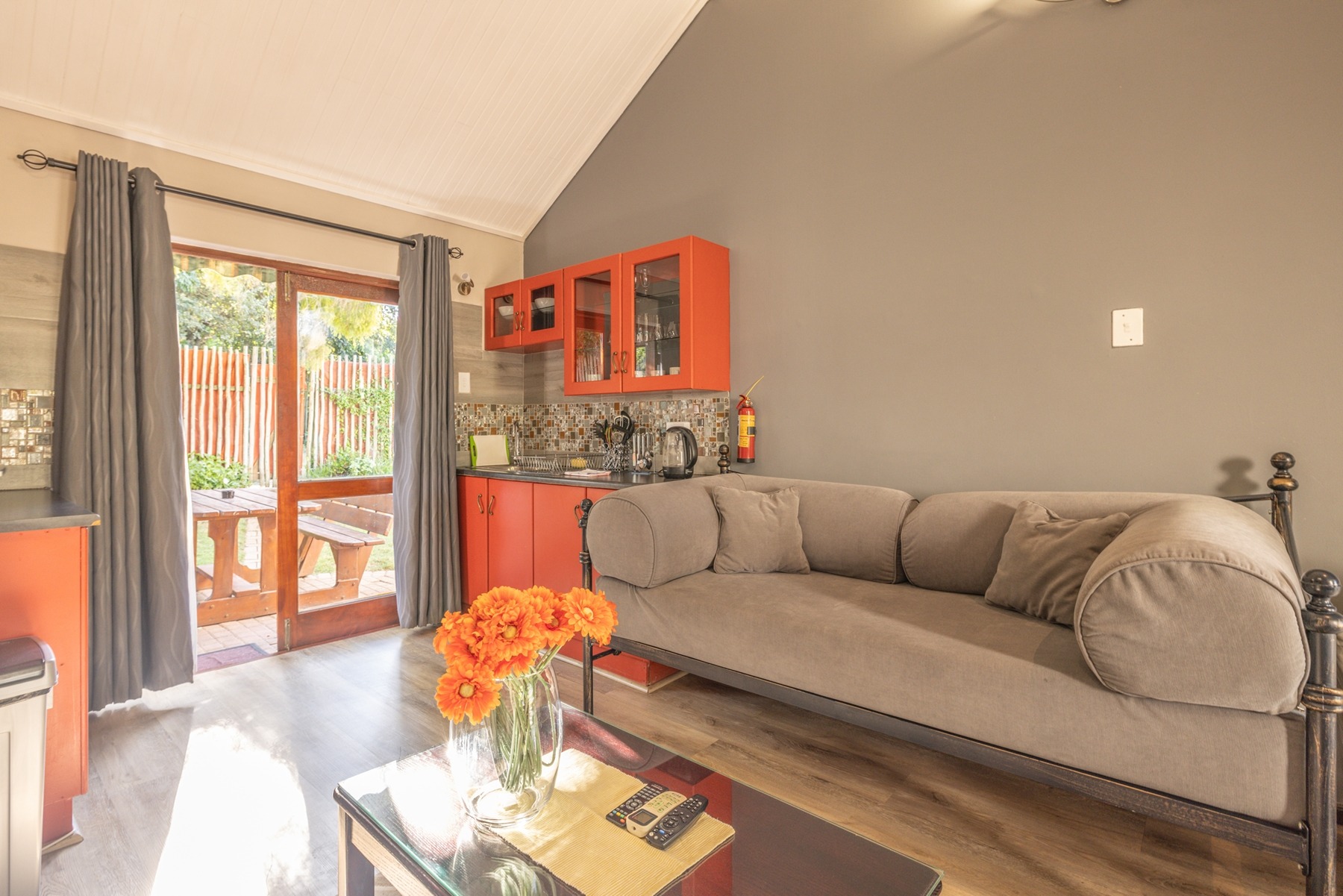 8.cottage_rear_entrance_to_garden.jpg Cottage rear entrance to garden