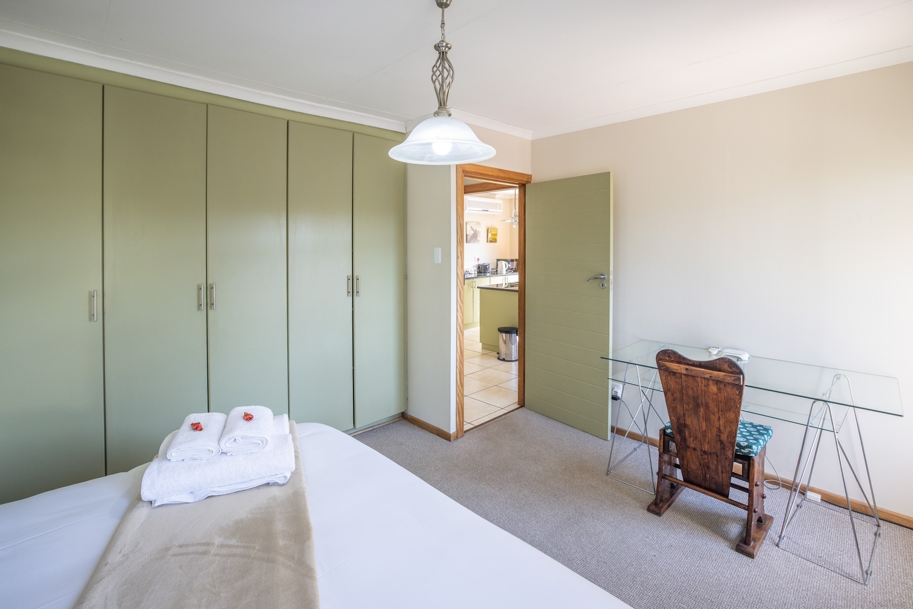 8.flatlet_bedroom.jpg Flatlet bedroom 2