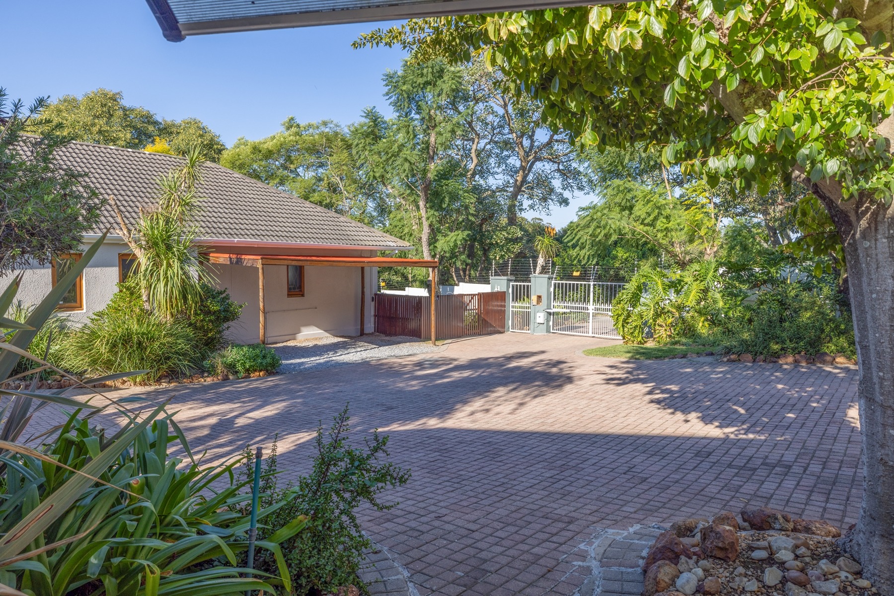 8.parking.jpg Parking 2