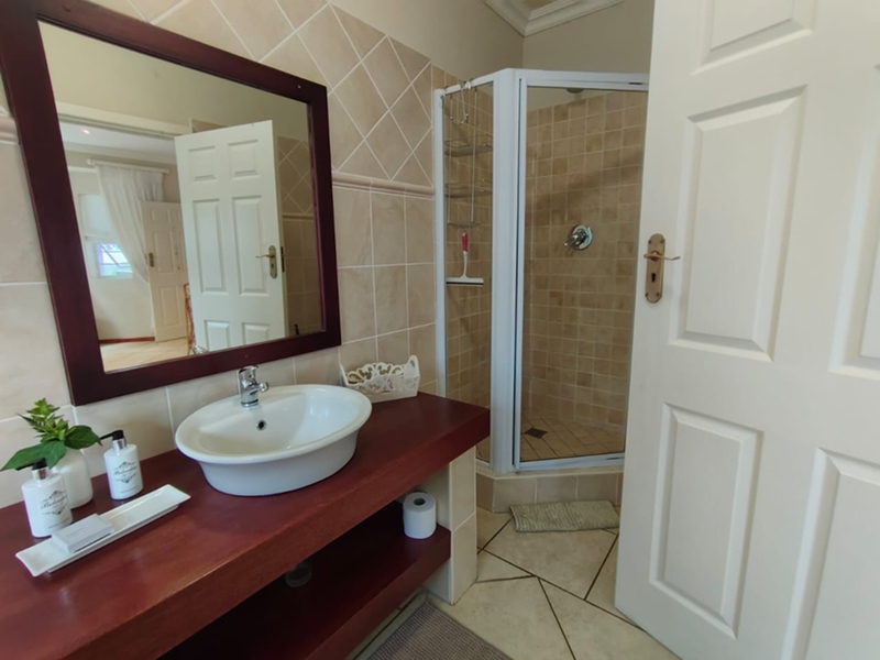 m_Belvedere bathroom 1