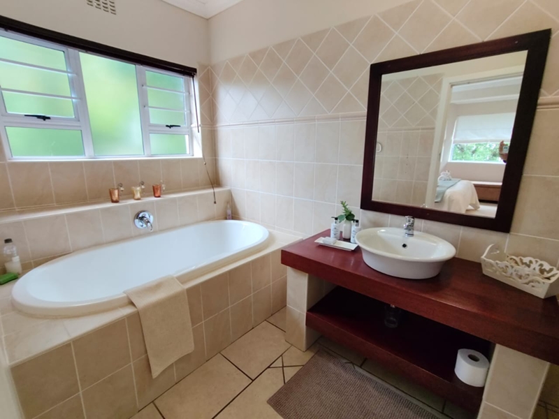 m_Belvedere bathroom